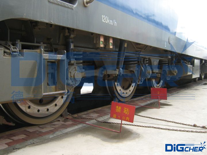 大功率牽引機車底盤清潔係統