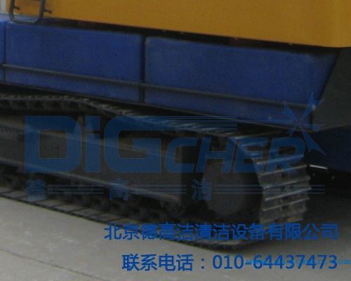 SOLAR-TC 3500太陽能（néng）電（diàn）池板清洗（xǐ）車履帶