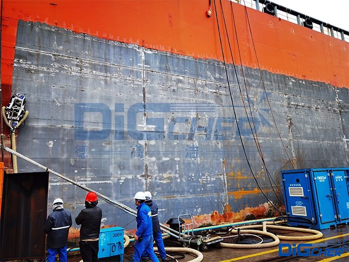 CR4D船舶除鏽爬壁（bì）機器人（rén）作業（yè）