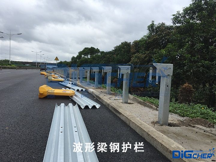 波形梁鋼護（hù）欄