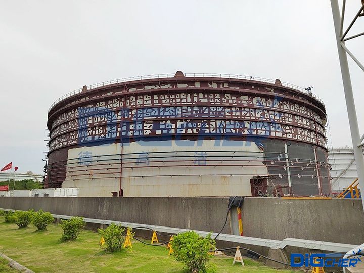 待防腐除鏽的石化儲罐（guàn）