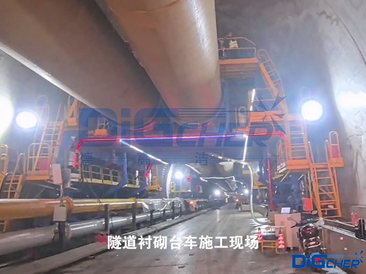 隧道襯砌台車施（shī）工現場