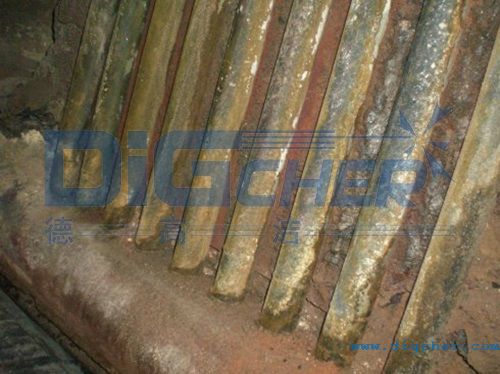 鍋爐高壓清洗機清洗後的（de）鍋爐聯箱及水冷（lěng）壁