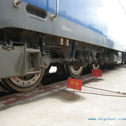 大功率（lǜ）牽引機車底盤（pán）清潔係統 02(e).jpg