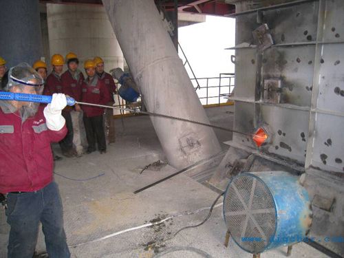 高壓水（shuǐ）射流回轉窯預熱（rè）係統堵塞清理.jpg