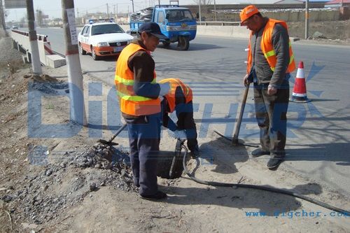 人工風鎬破（pò）碎路麵