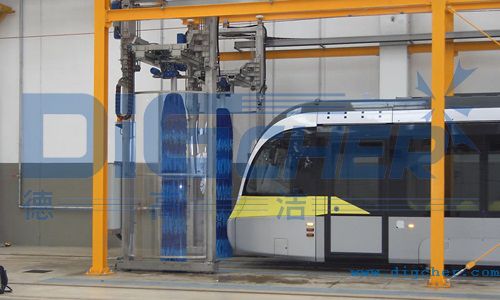 德（dé）高潔有軌電車側麵刷（shuā）洗係（xì）統