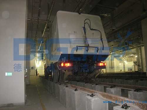 德（dé）高潔公鐵兩用軌道清洗吸塵車